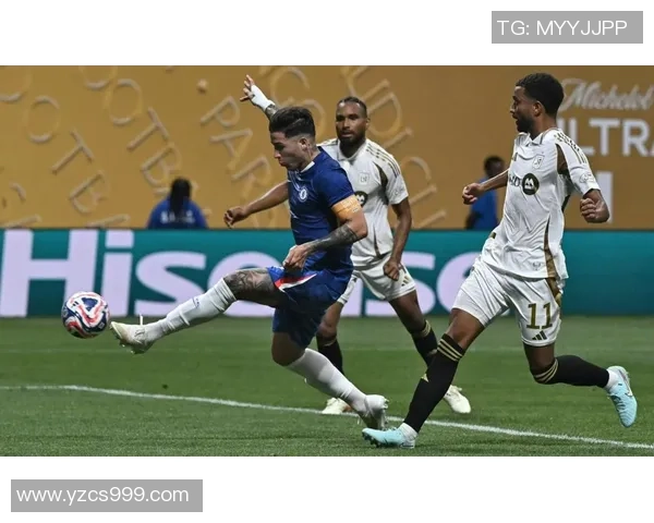 足球明星表演赛盛况空前球迷热情高涨精彩瞬间回顾